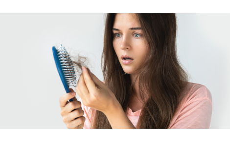 CADUTA DEI CAPELLI: TRA LE CAUSE LA CARENZA DI VITAMINA D